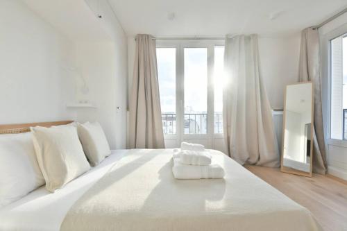 Eiffel Tower View 1BR Newly Renovated and Elegant