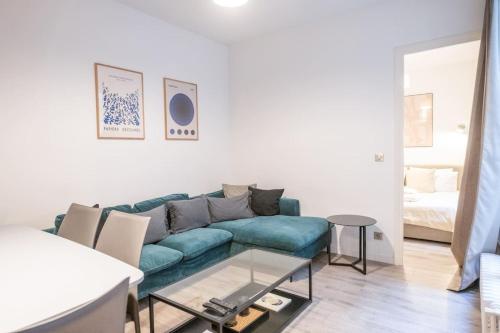 Eiffel Tower and Arc de Triomphe Elegant 1BR