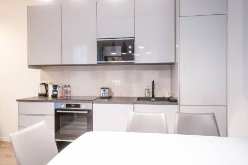 Eiffel Tower and Arc de Triomphe Elegant 1BR