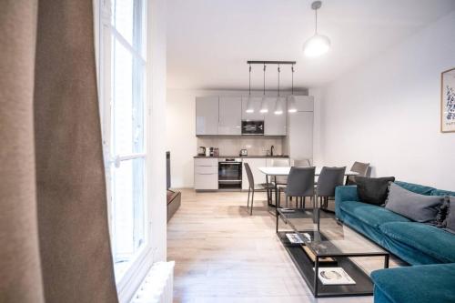 Eiffel Tower and Arc de Triomphe Elegant 1BR