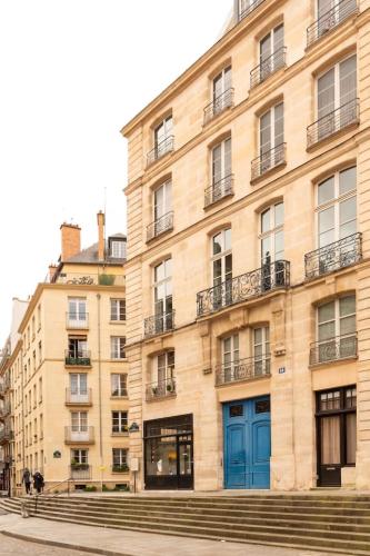 Elegant Marais 1BR Overlooking a Private Garden