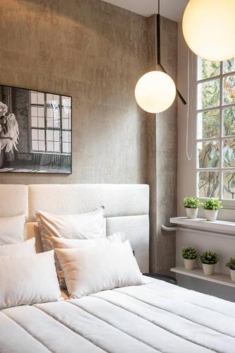 Elegant Marais 1BR Overlooking a Private Garden