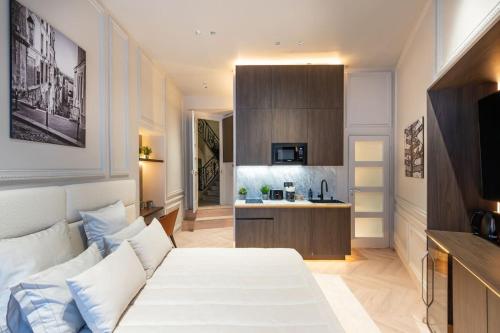 Elegant Marais Studio in Historic Building