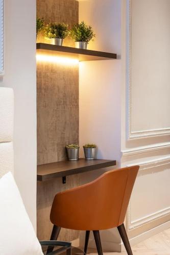 Elegant Marais Studio in Historic Building