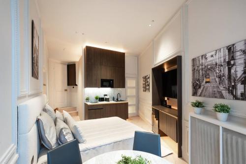 Elegant Marais Studio in Historic Building