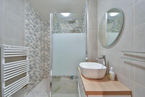 Elegant Studio near Champs Elysees and Madeleine