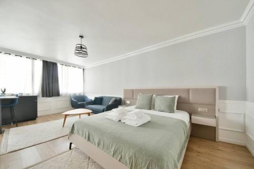Elegant Studio near Champs Elysees and Madeleine