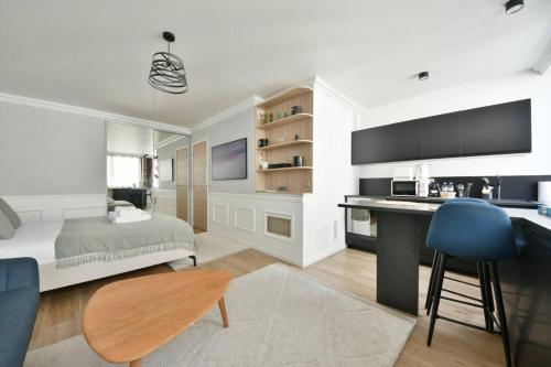 Elegant Studio near Champs Elysees and Madeleine