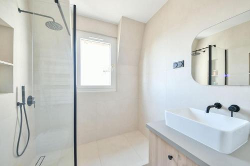 Sacre Coeur Eiffel Tower View Stylish Studio