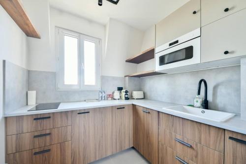 Sacre Coeur Eiffel Tower View Stylish Studio