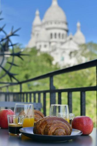 Sacre Coeur Eiffel Tower View Stylish Studio