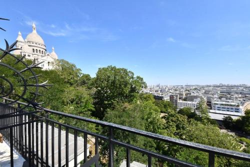 Sacre Coeur Eiffel Tower View Stylish Studio