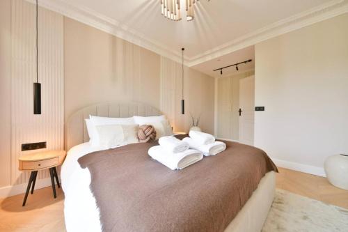 Stylish 1BR view of River Seine and Eiffel Tower