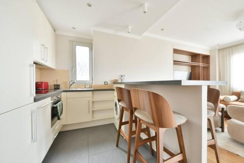 Eiffel Tower View Champs Elysees Prestige 1BR