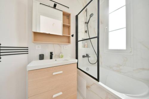 Newly furnished 2BR AC near Eiffel Tower
