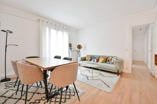 Newly furnished 2BR AC near Eiffel Tower