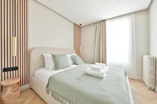 Eiffel Tower View 1BR Newly Renovated and Bright
