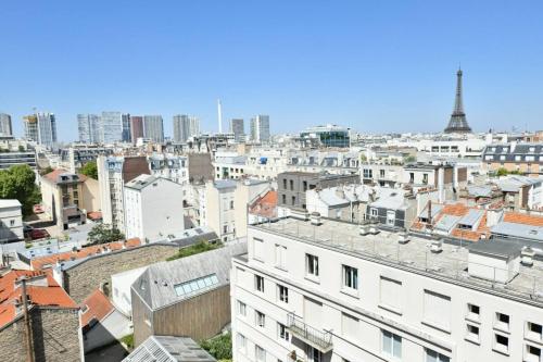 Eiffel Tower View 1BR Newly Renovated and Bright
