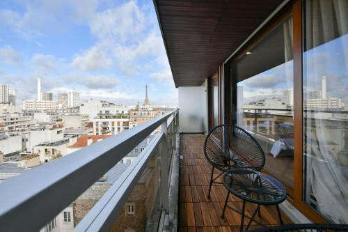 Luxury Studio with Stunning Eiffel Tower View
