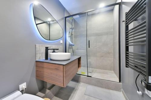Chic 1BR Central Location Newly Refurbished
