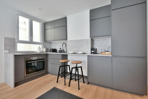 Chic 1BR Central Location Newly Refurbished