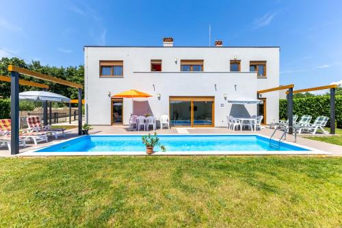 Holiday House Irina F - Pool Private