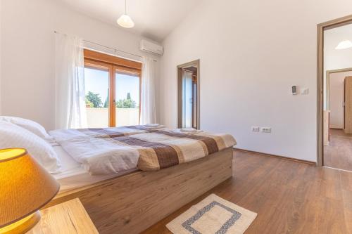 Holiday House Irina F - Pool Private