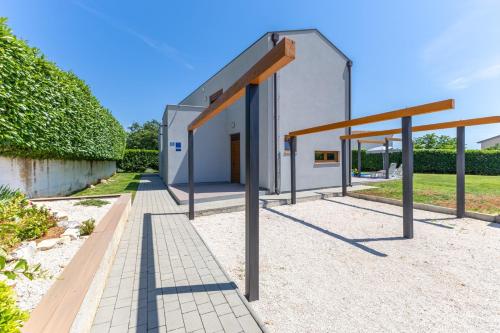 Holiday House Irina F - Pool Private