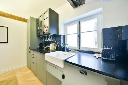 Luxurious 3BR near Champs Elysees Parisian Charm
