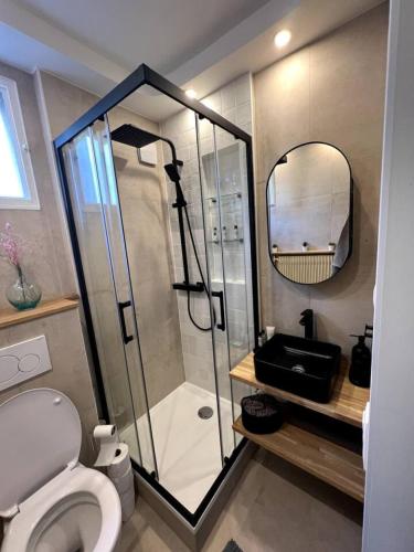 Eiffel Tower Area Chic and Cosy Parisian Studio