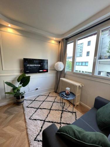 Eiffel Tower Area Chic and Cosy Parisian Studio