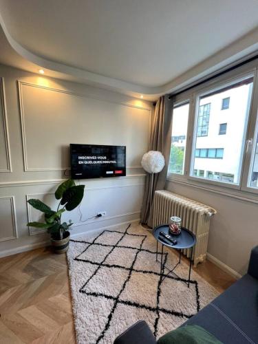 Eiffel Tower Area Chic and Cosy Parisian Studio