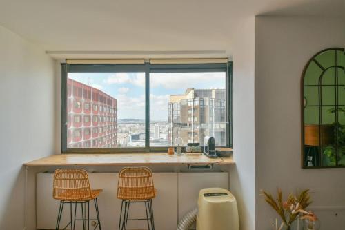 Chic 1BR with Stunning View and Central Location