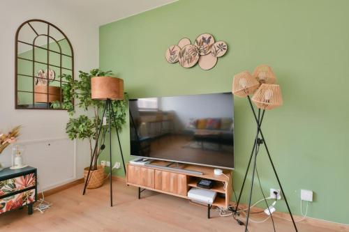 Chic 1BR with Stunning View and Central Location
