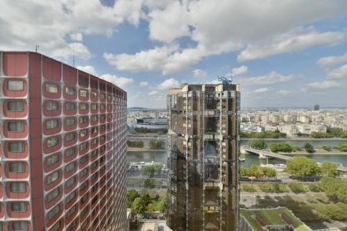 Chic 1BR with Stunning View and Central Location