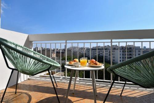 Gorgeous unit next to the Seine and Eiffel Tower