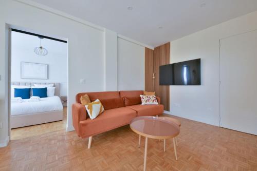 Gorgeous unit next to the Seine and Eiffel Tower