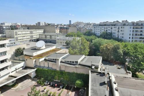 Gorgeous unit next to the Seine and Eiffel Tower
