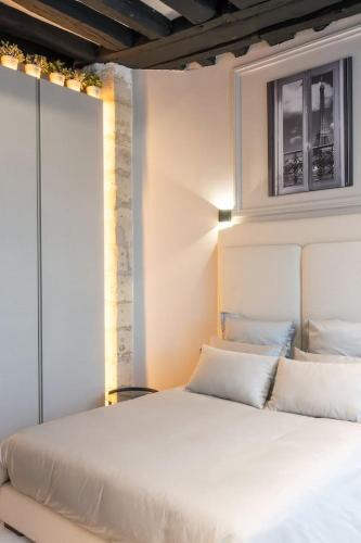 Charming Comfy Marais Studio in Historic Building