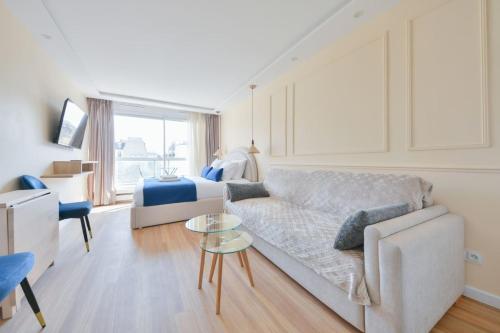 Modern Studio with Balcony near the Eiffel Tower