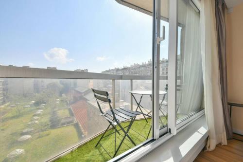 Modern Studio with Balcony near the Eiffel Tower