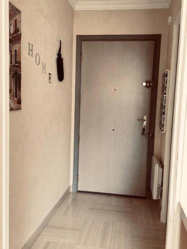 an empty hallway with a door and a wooden floor at Vue Panoramique Vence Balcon & Calme in Vence