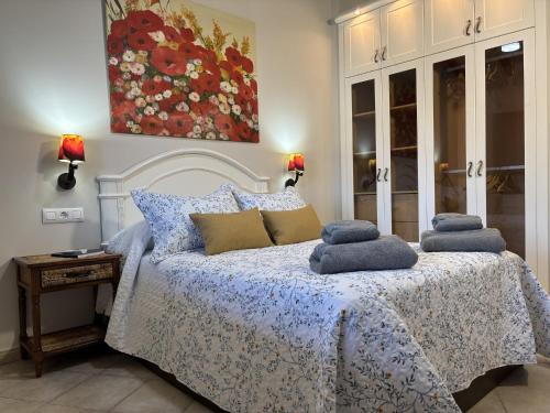 a bedroom with a bed with blue pillows on it at A Casita do Ferreiro in Sober