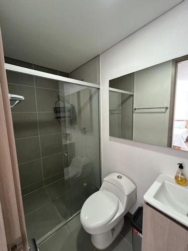 a bathroom with a toilet and a shower and a sink at Atardeceres de Sabaneta in Sabaneta