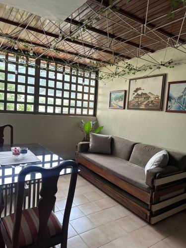 a living room with a couch and a table at Apartamento Amoblado Refugio Mérida in Mérida