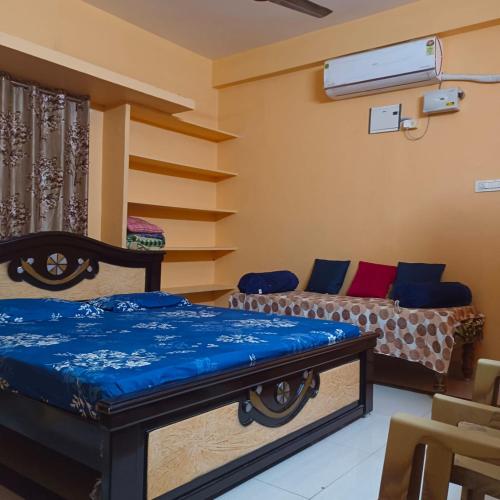 a room with two beds in a room at Jyothi swaroop bhakta nivas in Tirupati
