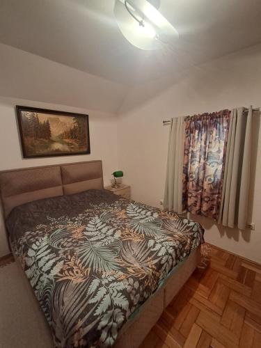 a bedroom with a bed in a room at Apartman Dar Bošković Klasik in Danilovgrad