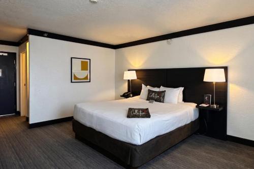 a hotel room with a large bed and two lamps at Collection O Las Vegas in Las Vegas