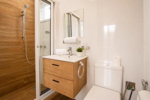 a bathroom with a sink and a toilet at Aparthotel Madeleine in Antananarivo