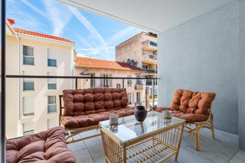 Spacious apartment with terrace and parking